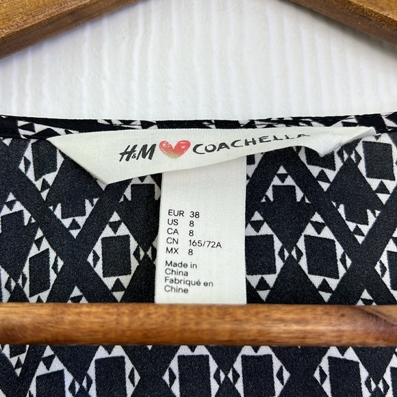 H&M Coachella - Black And White Design Fringe Sleeves Short Romper Size 8 - Picture 10 of 11